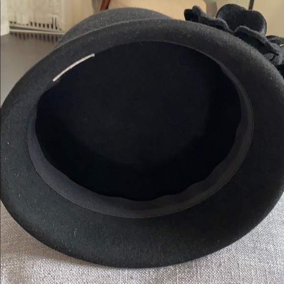 Black bowler hat with flowers. - Picture 3 of 5